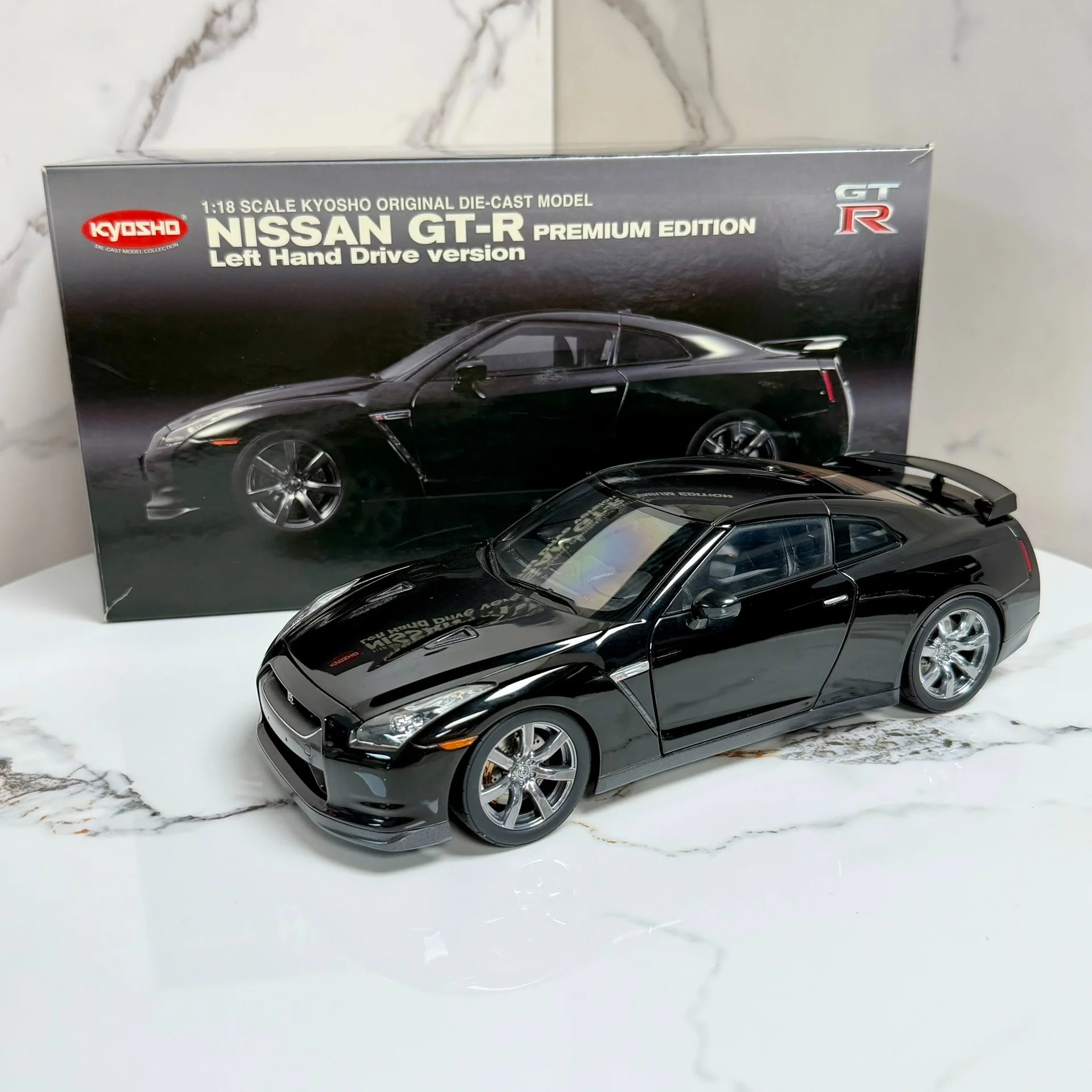 Kyosho 1:18 GTR Premium Edition R35 Black JDM Simulation Limited Edition All Open Alloy Metal Static Car Model Toy Gift