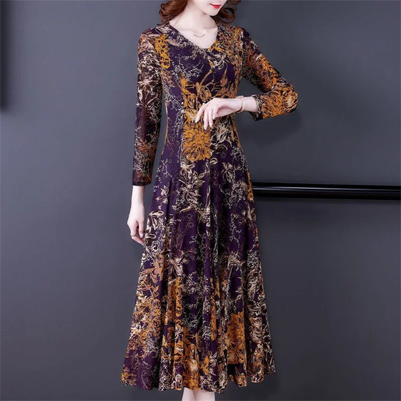 Temperament V-neck Fashion Foreign Fragmented Flower Dress Women Spring Autumn New Korean Mom Decoration Slim Skirt A-line Skirt