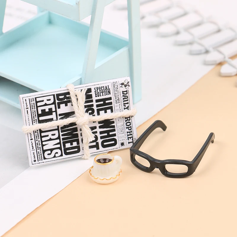 새로운 1세트 1:12 인형집 미니어처 미니 신문 안경 모델 잡지 책 모형 장난감 인형집 가구 장난감 액세서리