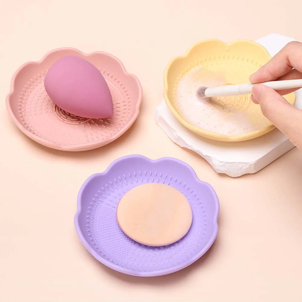 Silicone Maquiagem Brush Holder, Tapete De Limpeza, Forma De Flor, Pó Puff Cremalheira De Armazenamento, Escova Cosmética Cleaner Holder, 3 Cores