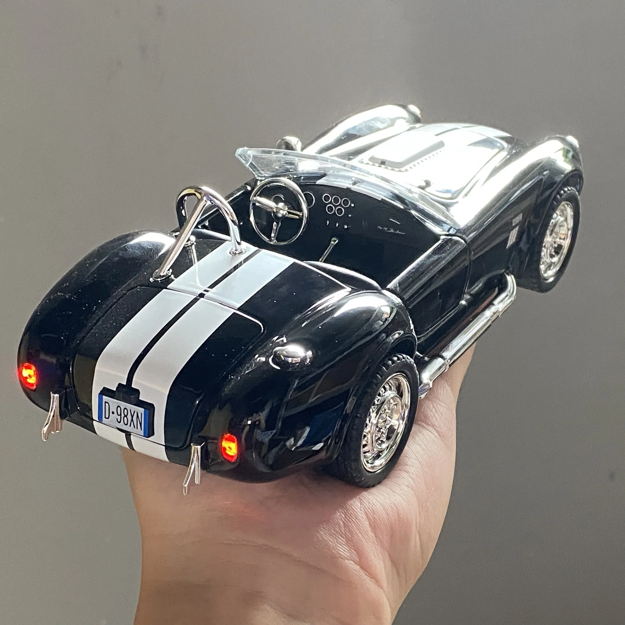 1:22 Ford Shelby AC Cobra 1965 Классический автомобиль из сплава металла, литая под давлением модель автомобиля, модные игрушечные украшения, детские игрушки, игры для детей