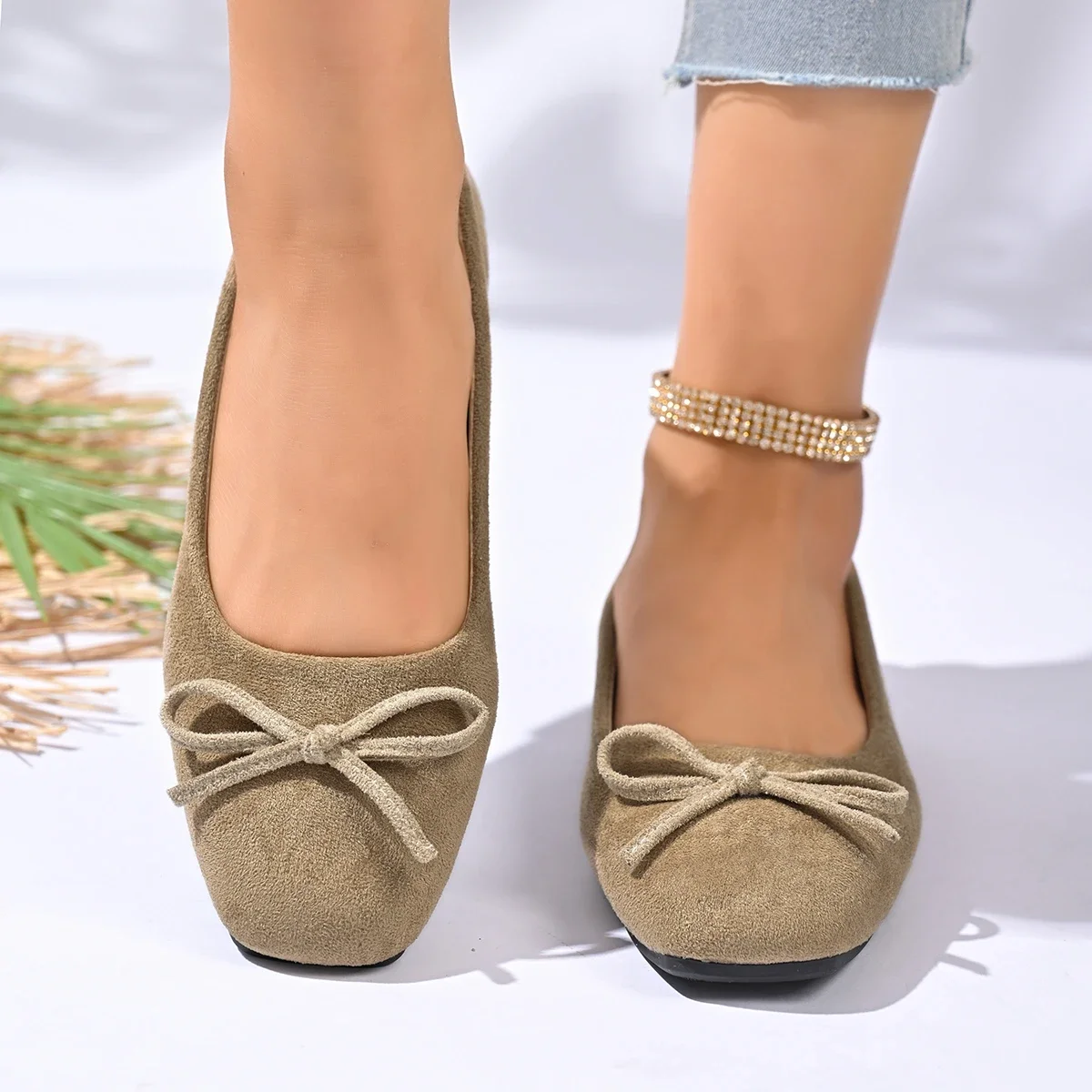 

Новая модная удобная пикантная женская обувь на плоской подошве, весенне-осенняя замшевая обувь с квадратным носком, элегантная повседневная рабочая обувь с бантом