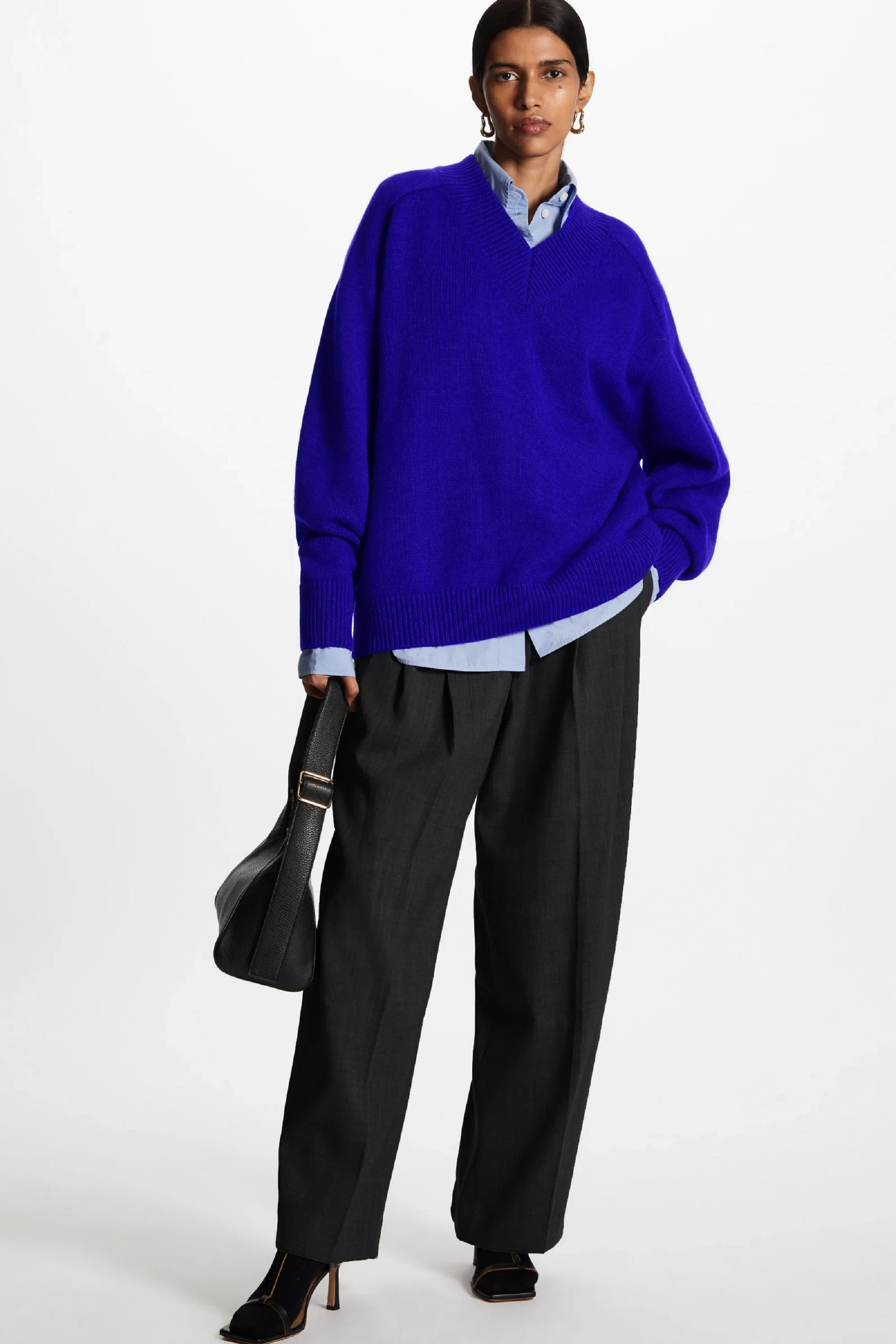 

Эфирный костюм 2025, потому что зимний новый стиль женского модного и повседневного вязаного свитера из смеси шерсти с v-образным вырезом