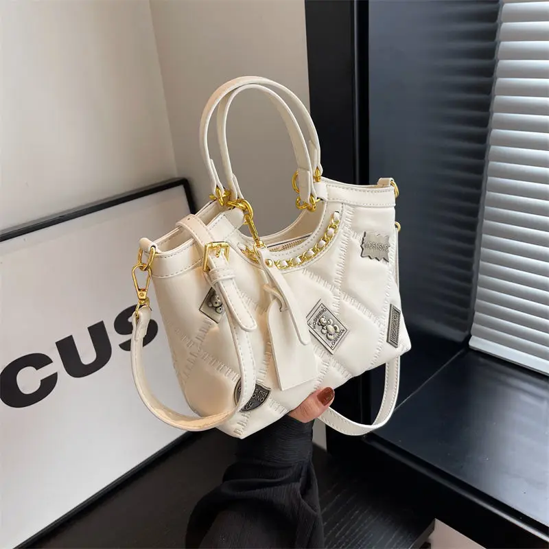 High-grade Texture Femme Chic 2024 New Niche Ringer Badge Single Shoulder Crossbody Ote Bag Fashion Trend Diamond Check Zipper