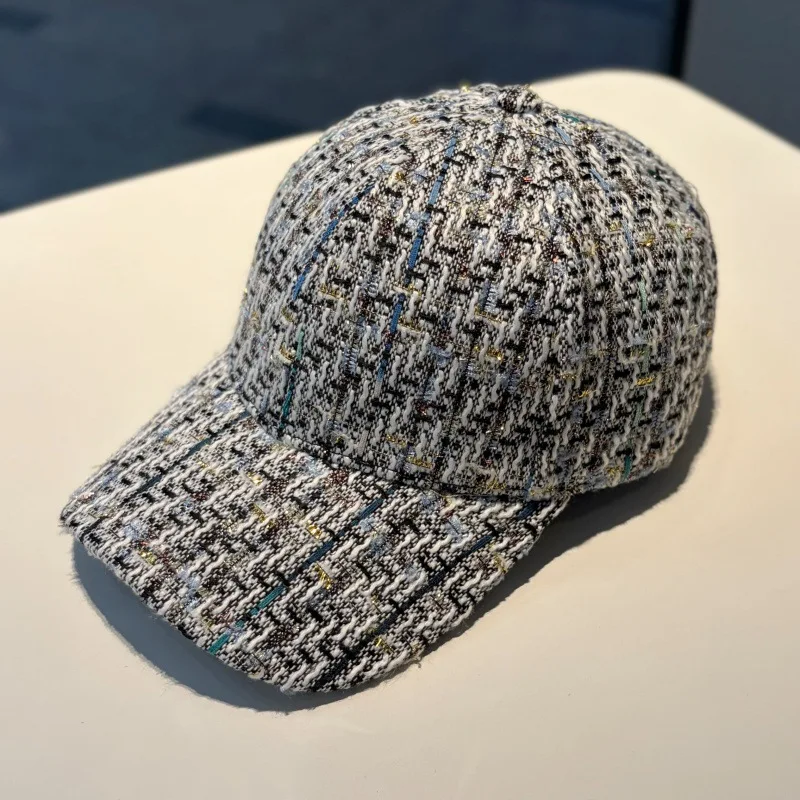 Small fragrance tweed lace woven baseball cap. Available in multiple colors. Suitable for commuting, dating and traveling.