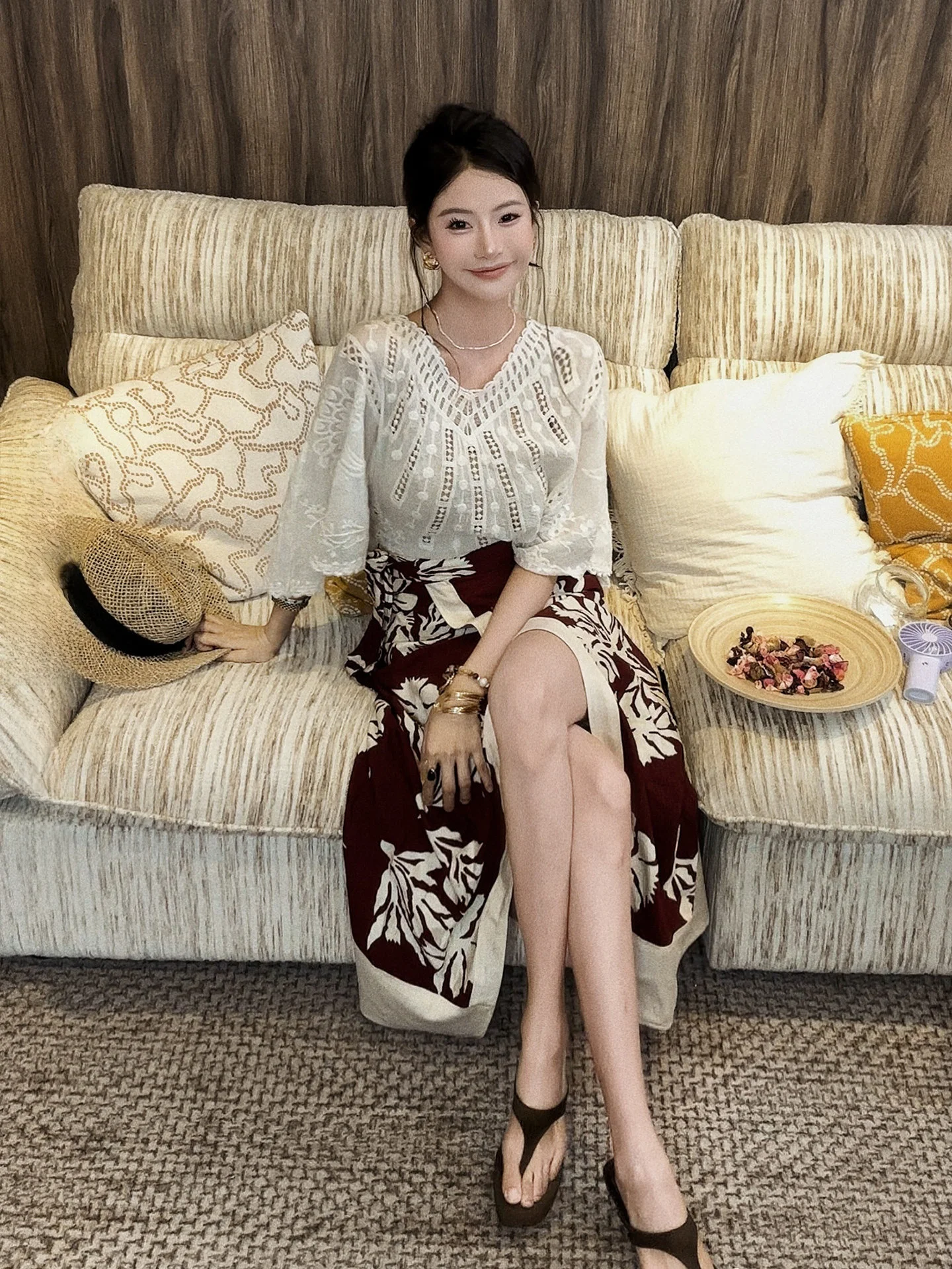 

Новая женская футболка Dadada с кружевной отделкой, повседневная, с рукавами «летучая мышь», V-образным вырезом, весенняя, модная, приталенная, элегантная, однотонная