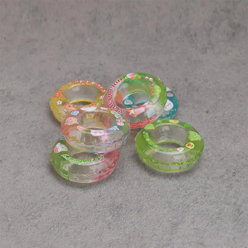 ミニチュアドールハウスセット、4個の樹脂製プレイシーンデコレーション、子供用シミュレーション浮き輪おもちゃ、人形の衣装の強化