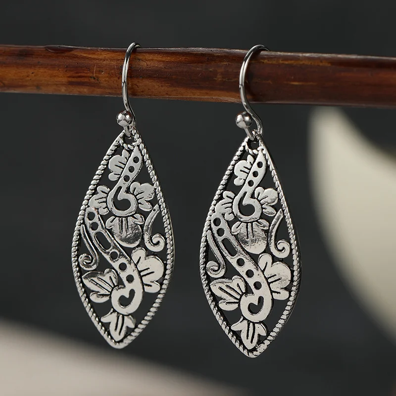 Women's Vintage Style Willow Leaf Hollow Earrings Entwined Flower Pendant Earrings  Bohemian Style Jewelry Accessory