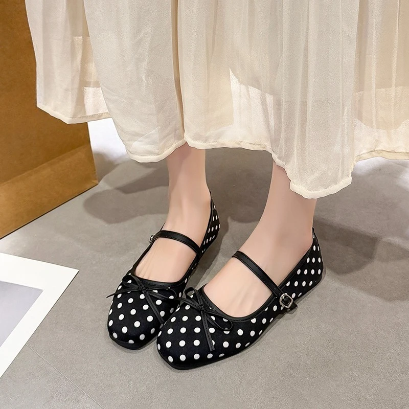 

Летние женские туфли 2026: Новые модные ретро-мокасины с мягкой подошвой и круглым носком