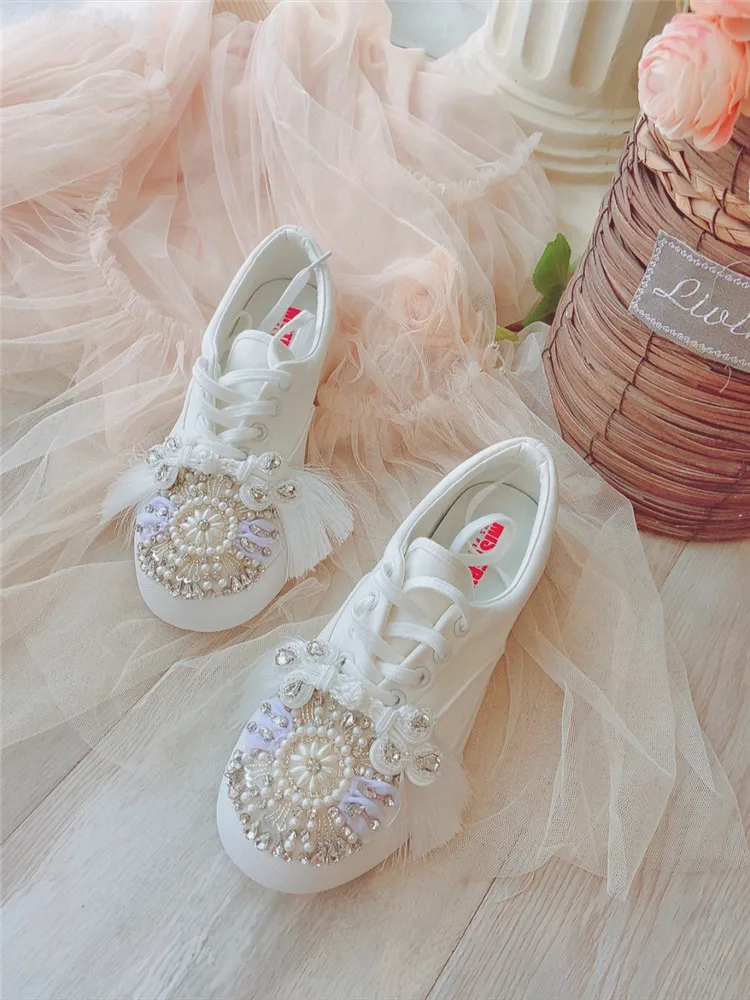 Witte Canvas Schoenen Nieuwe Ronde Gesp Schelpen Parels Decoraties Witte Veters Speciale Stijl Vrouwen Meisjes Sneakers