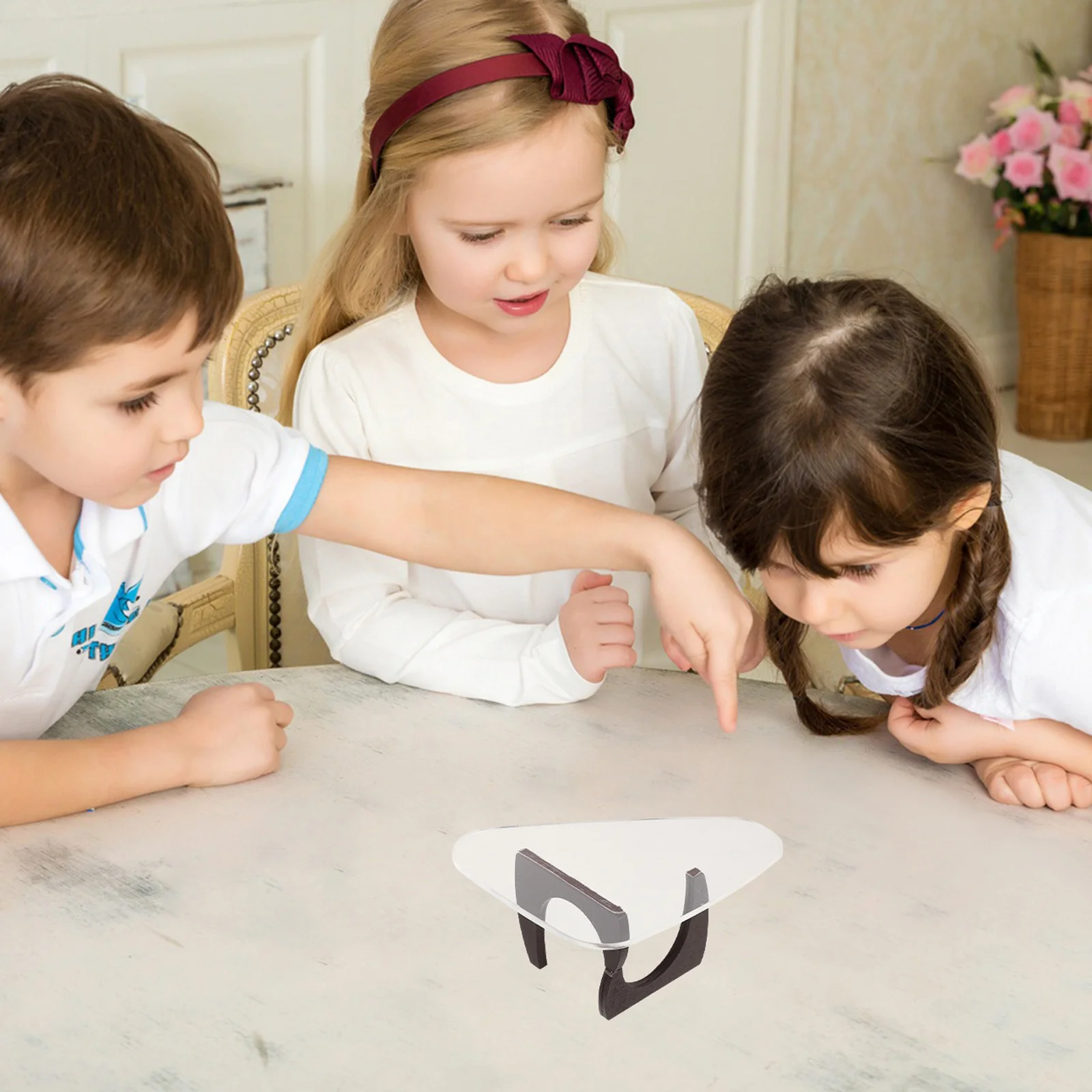 2 szt. Mini Stolik do Herbaty Trójkątny Realistyczny Mebel Miniaturowy do Domku dla Lalek Dekoracja Sceny Mebli Miniaturowych