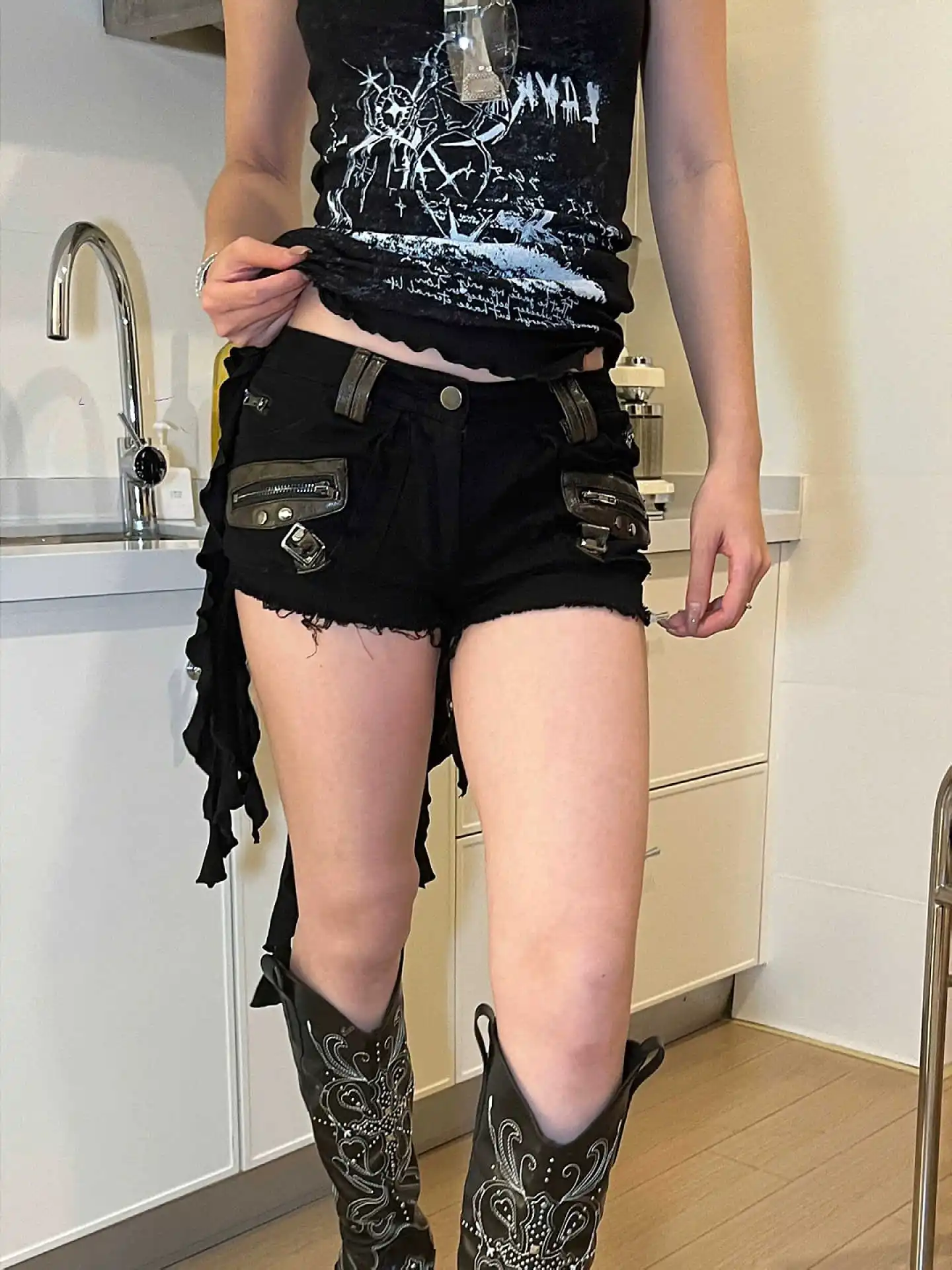 Summer Women American Retro Denim Cargo Shorts Punk Goblin Core Y2K 2000s Japanese Harajuku Dark Academia Jeans Hot Pants New view 2