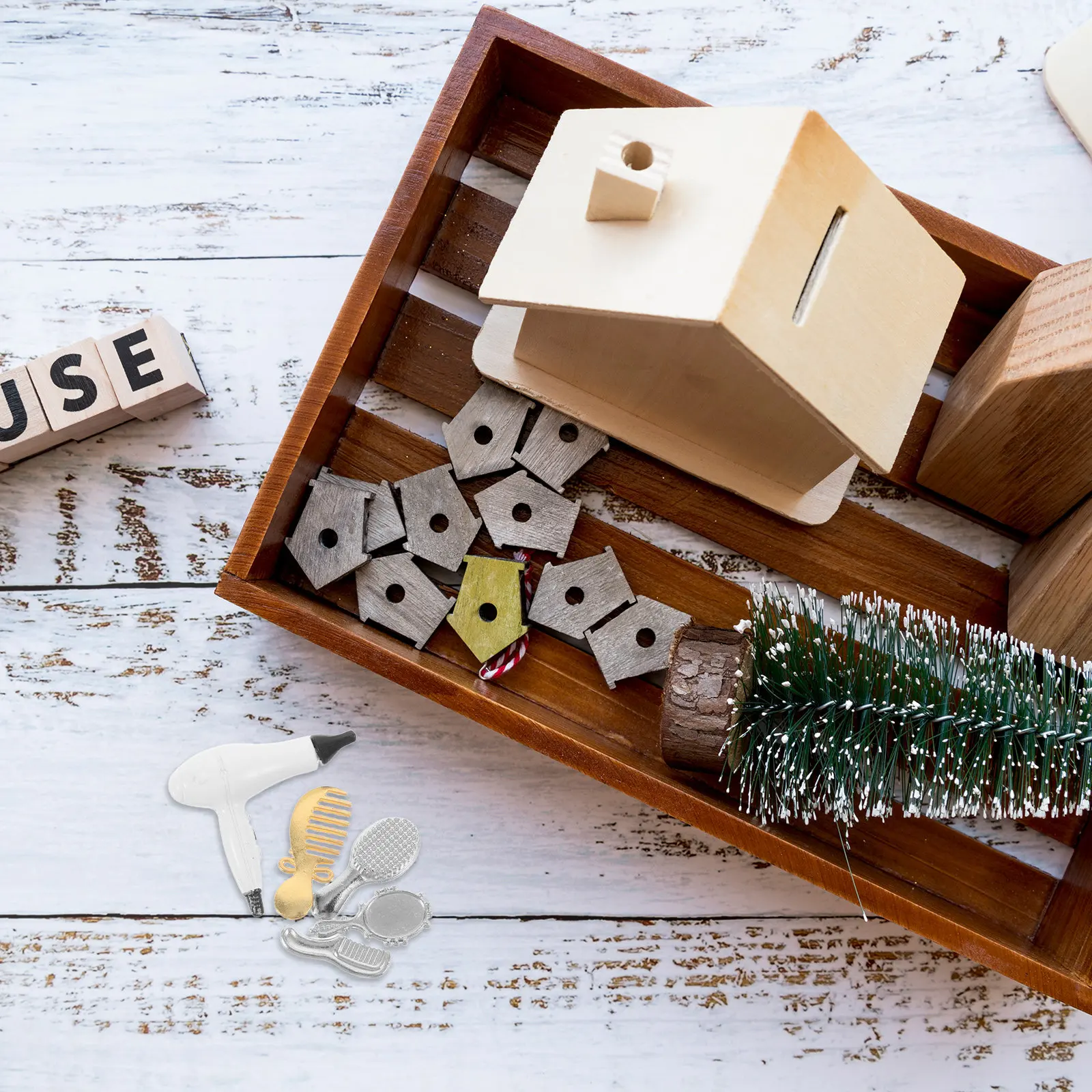 

Набор миниатюрных аксессуаров для ухода за волосами для кукольного домика: фен, зеркало, расческа, щетка. Прочные реалистичные принадлежности для укладки волос для декора кукольного домика.