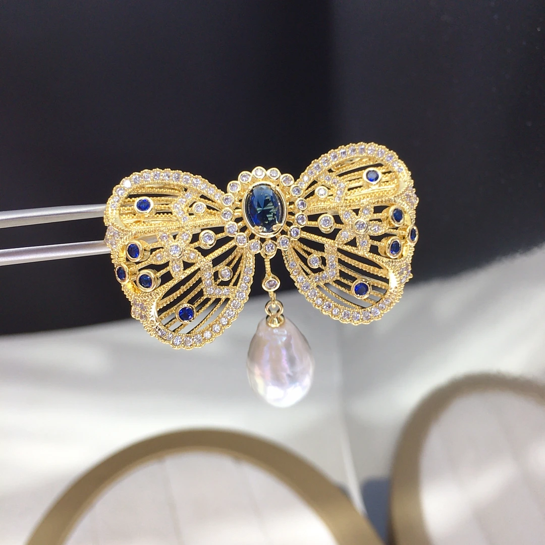 

ZHBORUINI Natural Freshwater Shaped Baroque Pearl Bow Brooch Inlaid With Zircon Design Classic Jewelry Accessories For Banquets