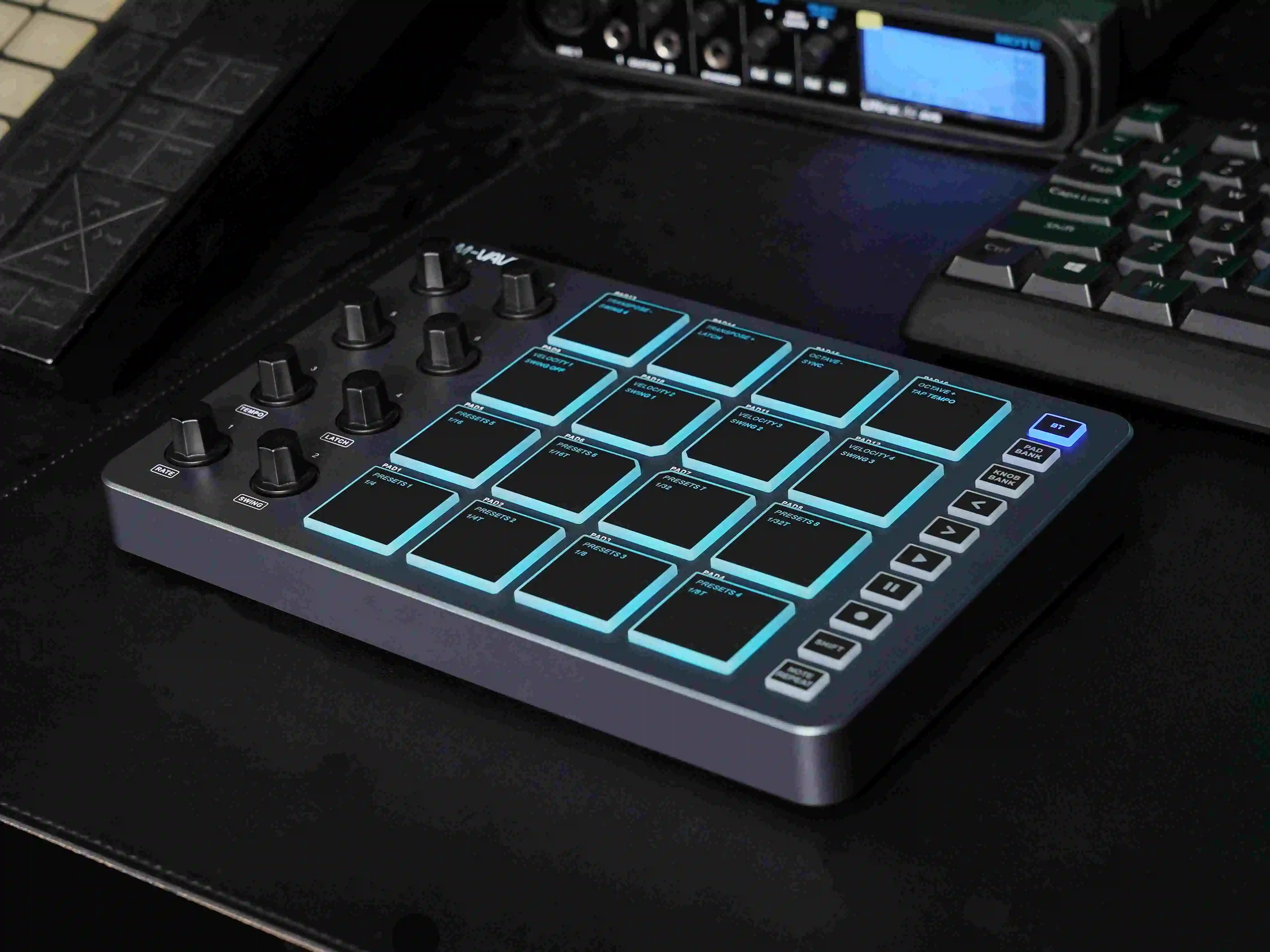 

M-VAVE SMC-PAD Gray Controller Board with 16 Velocity Pads and 8 Knobs, Suitable for Studio DAW Music Production