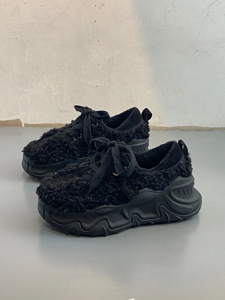 

Женские зимние теплые спортивные низкие повседневные кроссовки Luigirl с подкладкой из овечьей шерсти и резиновой подошвой с волнообразным узором