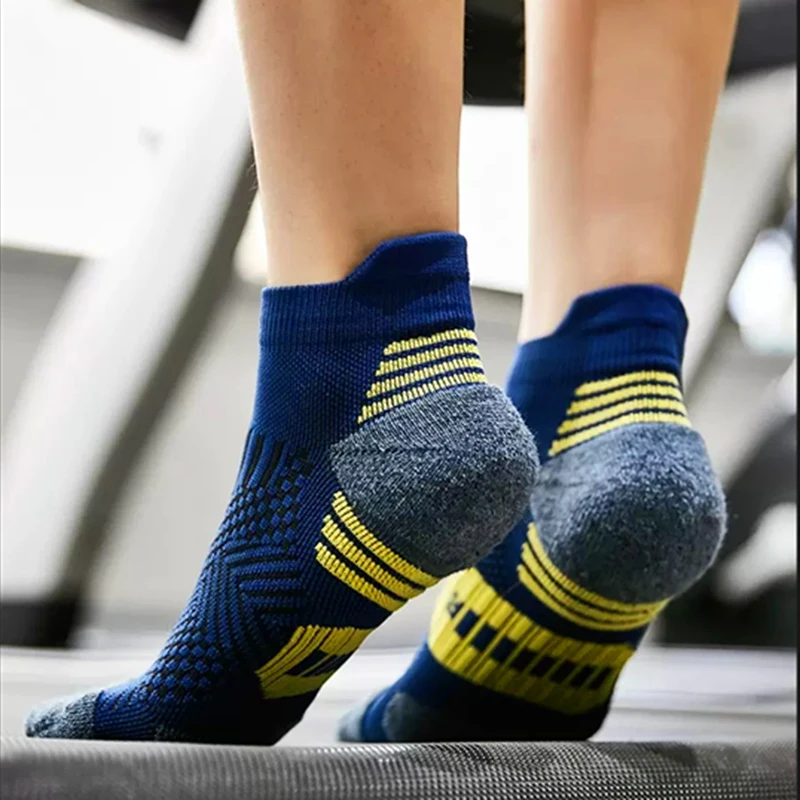 3 Pairs Professional MEN\'S Sports Socks Outdoor Running Fitness Climbing Thick Quick Drying Towel Short Socks for Man 39-45