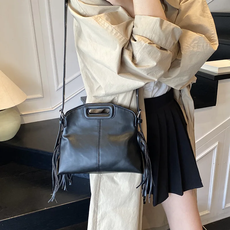 

Fashion Tassel Women's Handbags High-end Trendy Black Messenger Bag Simple Versatile Square Shoulder Bags Commuter Clutch Bolsa