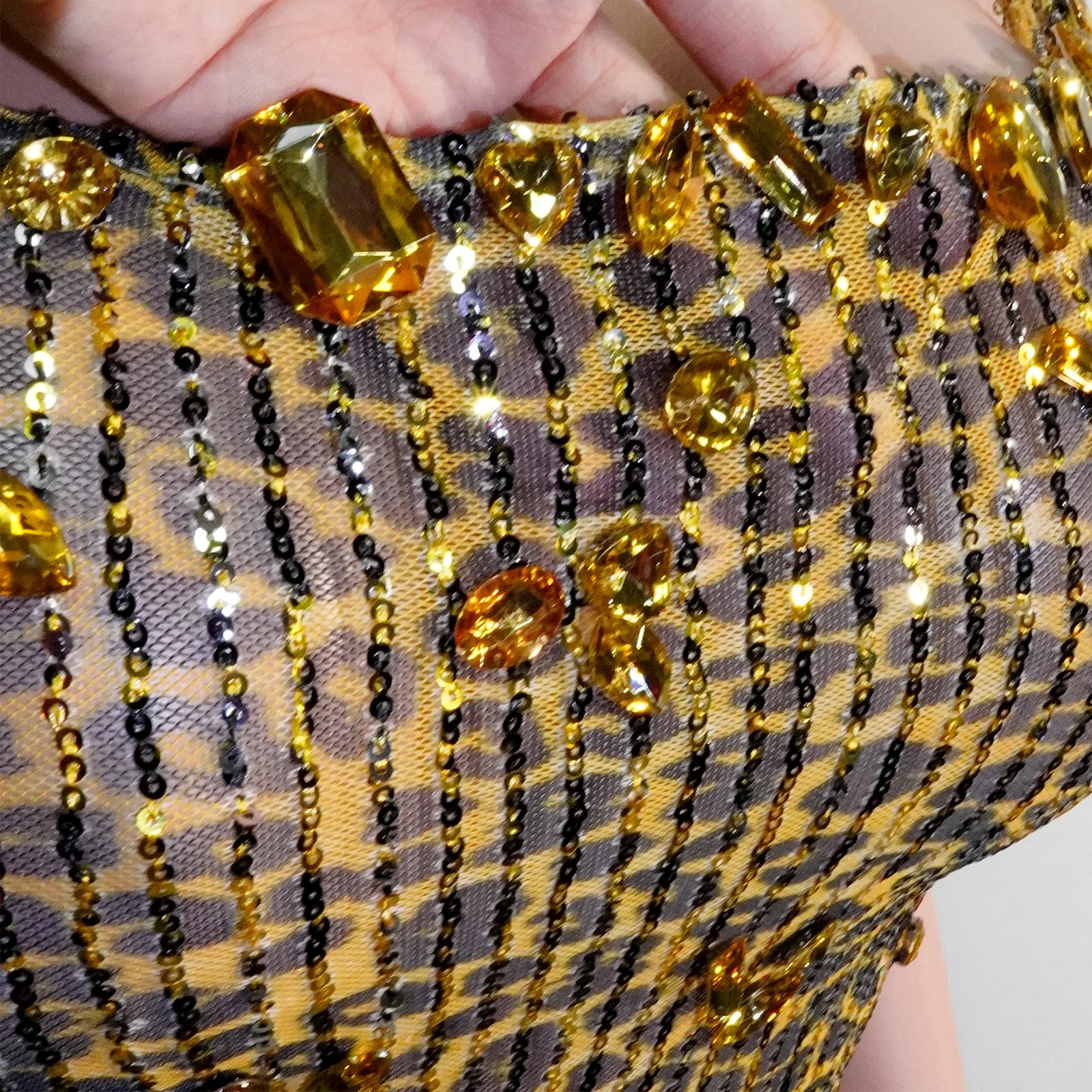 Элегантное золотое сетчатое платье с леопардовым принтом и блестками, платье со стразами, певица, сценическое празднование, вечернее выступление на сцене, трансвестит