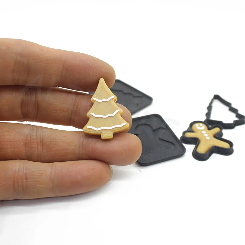 3PCS Miniature Gingerbread Man Cookie Mold 1/12 Scale Dollhouse Miniature Christmas Baking Pretend Kitchen Food Toy for Kids