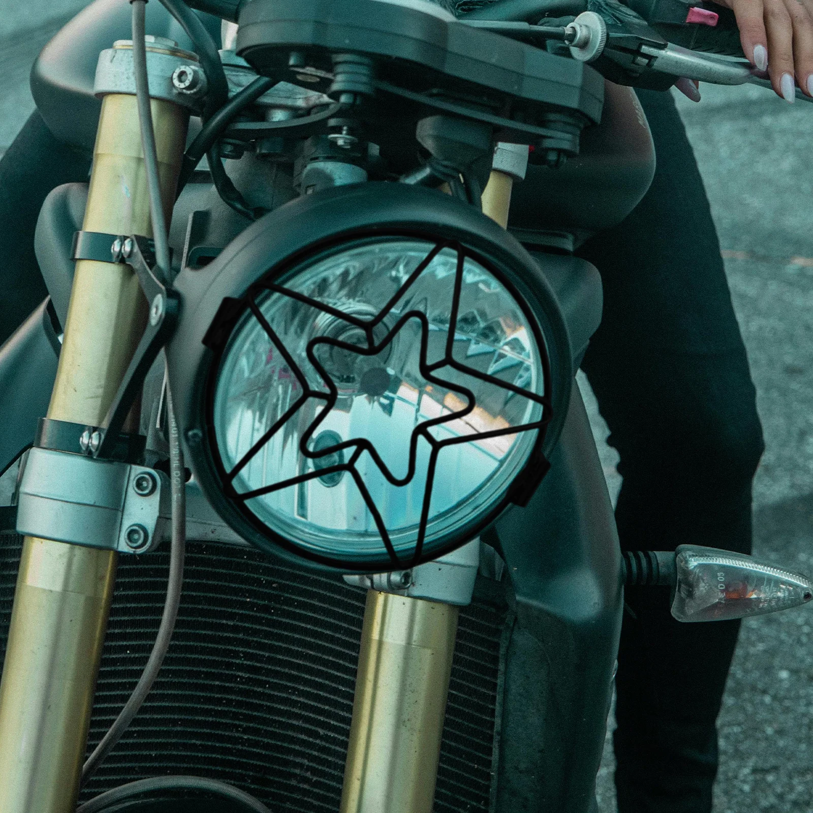 

Motorcycle Headlight Guard Black Metal Round Grill Cover For Side Mount Headlight Screen Protector Durable Star