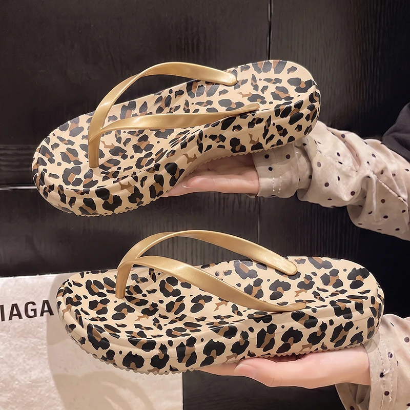 Sexy Leoparden-Clip-Toe-Sandalen für den Sommer, Damen-Strand-Sandalen mit dicker Sohle, gepunktete Plateau-Flip-Flops, leichte Damen-Slides für den Alltag. – Detail 4