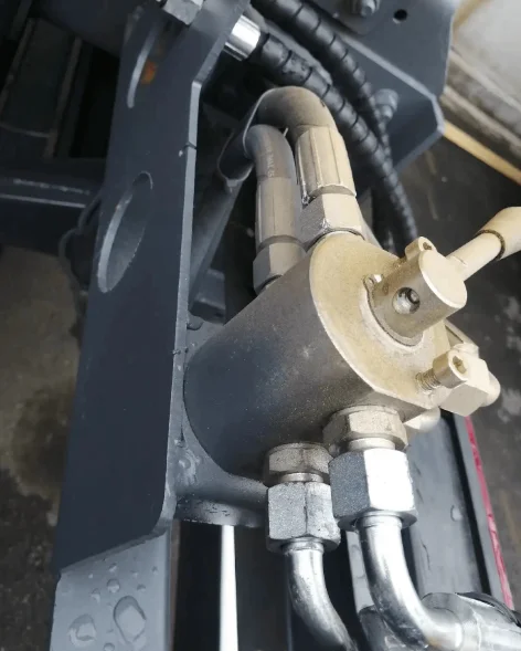 Hook Arm Garbage Truck DF6VIE Manual Rotary Valve Switching  Hydraulic Valve Two-position Six-way Directional  Grader