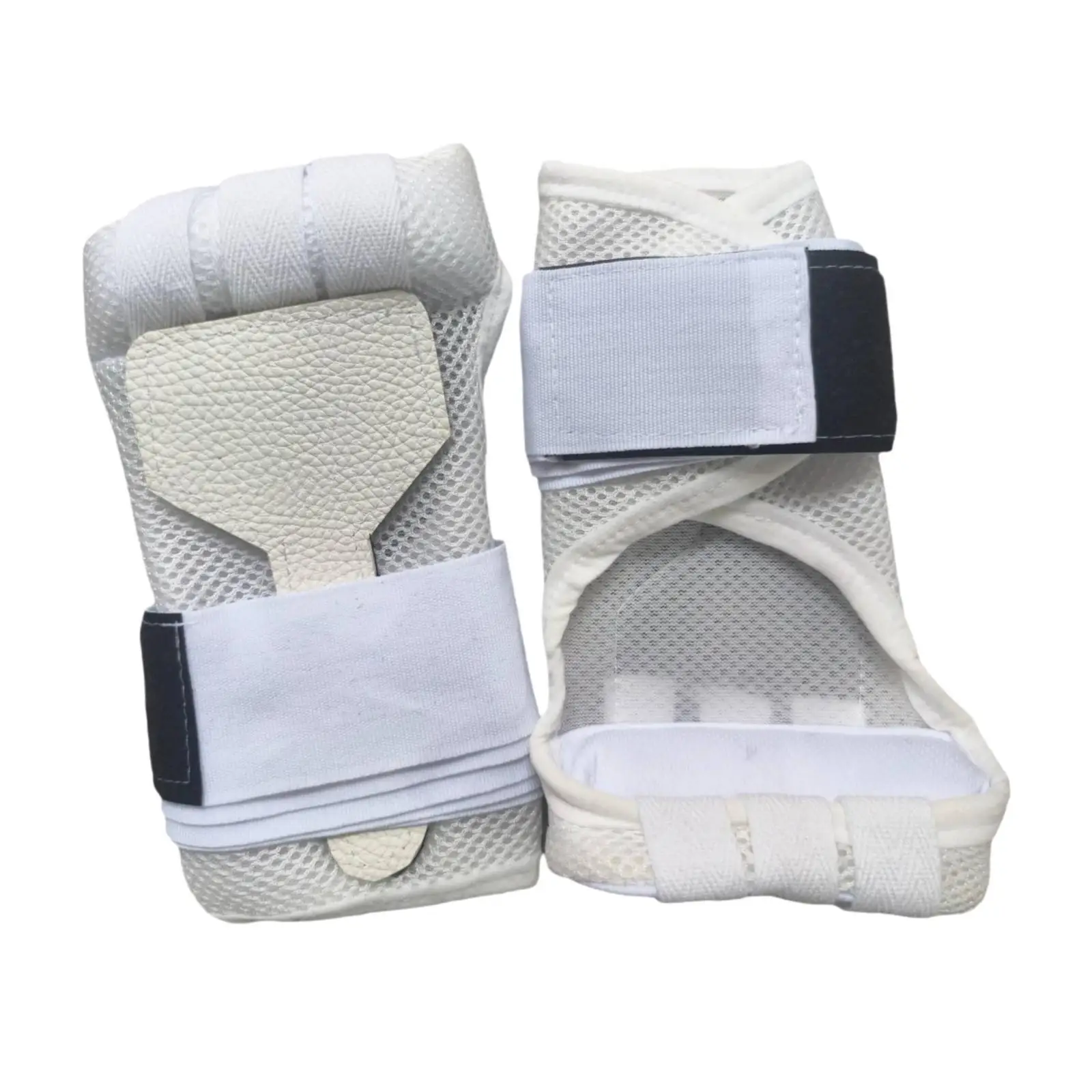 

Adjustable Boxing Gloves with Sticky Closure Sport Gloves for Punching Bag Fitness Gym Kickboxing Muay Thai