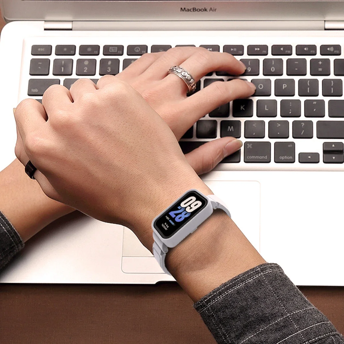 حزام ساعة من السيليكون لـ Redmi Smart Band 2 سوار رياضي بديل لملحقات حافظة Xiaomi Smart Band 8 Active الناعمة