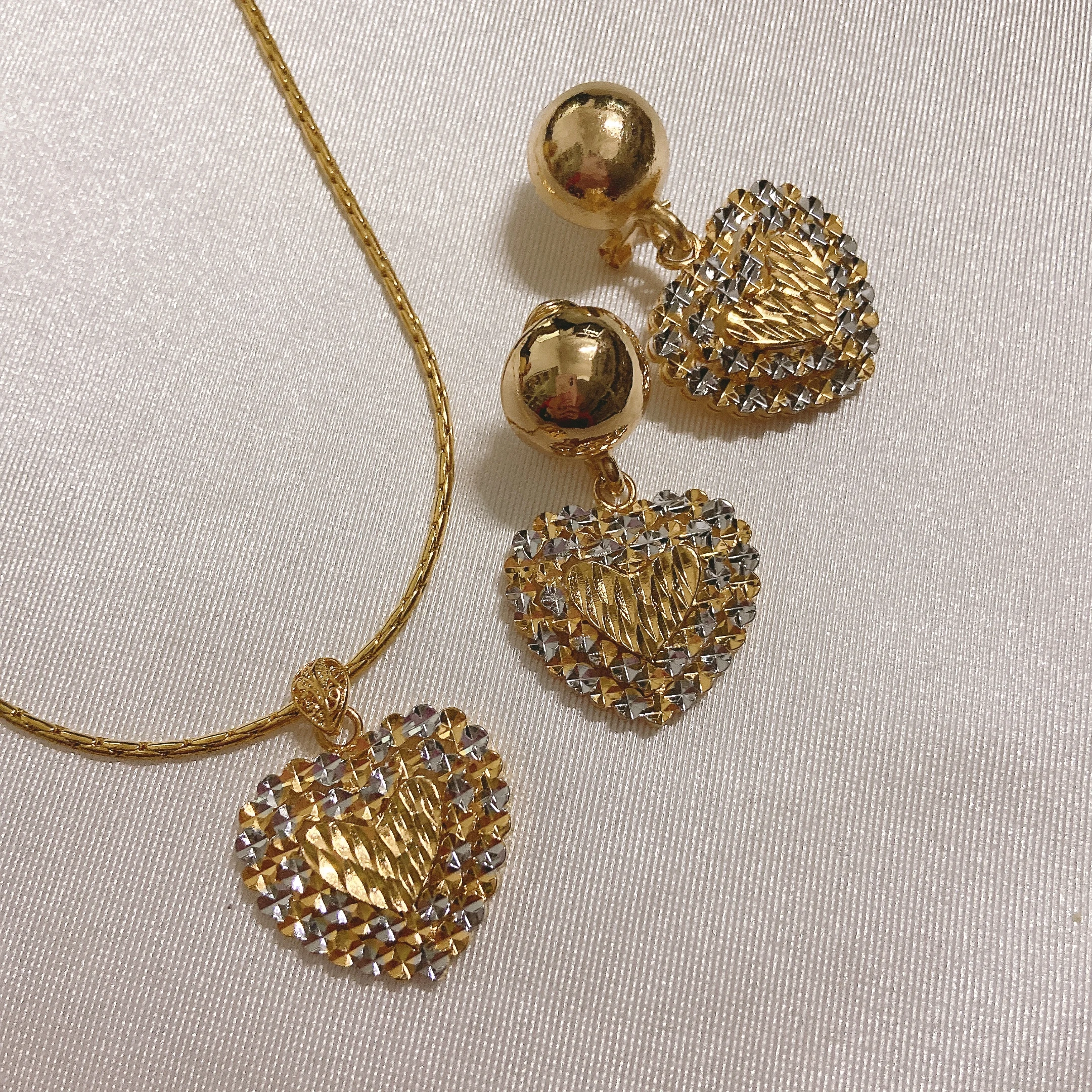 

Yulaili Gold Plated Textured Two Tone Heart Shaped Jewelry Set Necklace and Earrings For Women Vintage Fashion ET25027