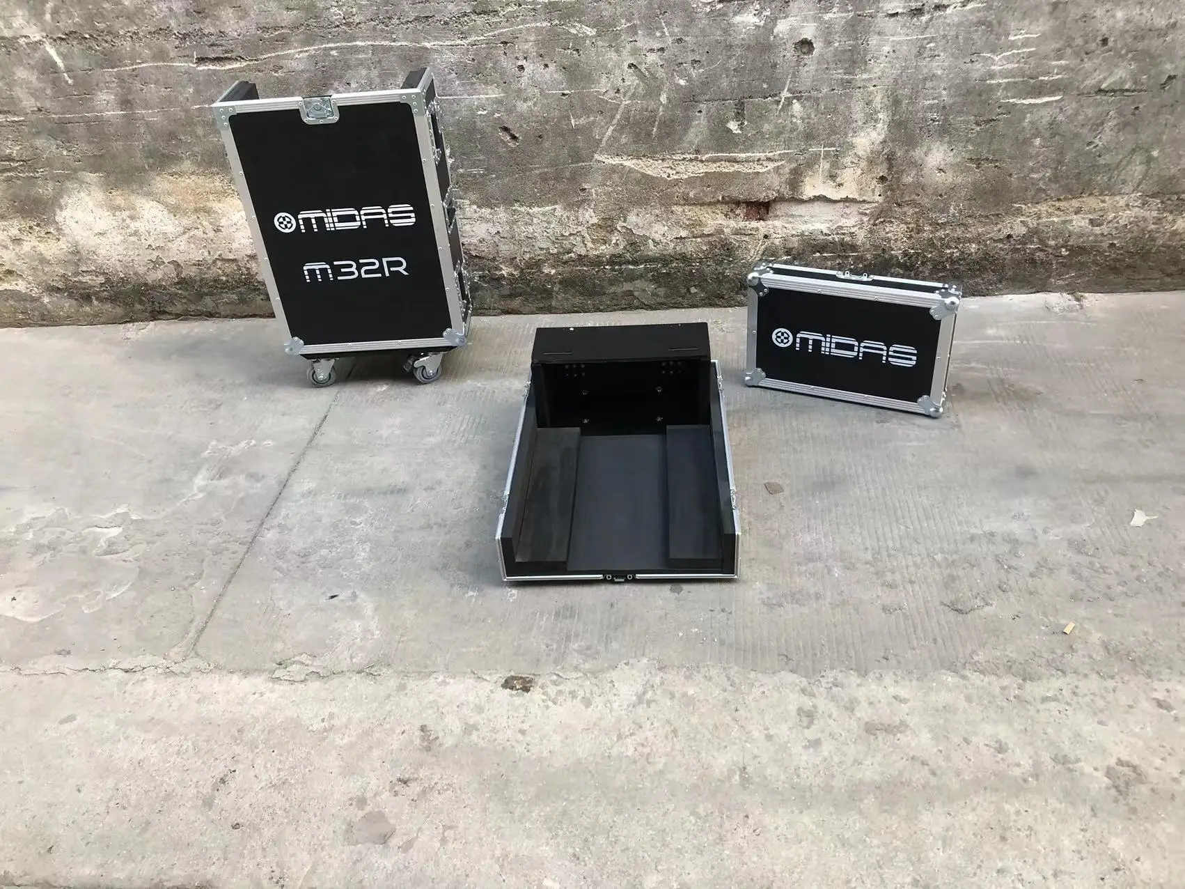 

Midas midas m32R box mixer air case cabinet chassis, out performance box, sturdy