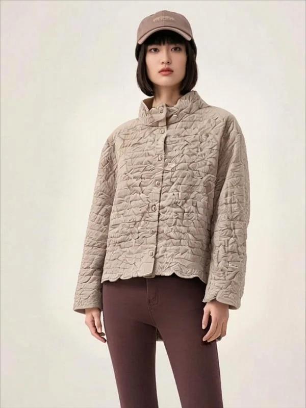 

Miyake плиссированная зимняя новинка 2025 года, однотонная однобортная хлопковая куртка с простым воротником-стойкой, свободный и универсальный теплый топ