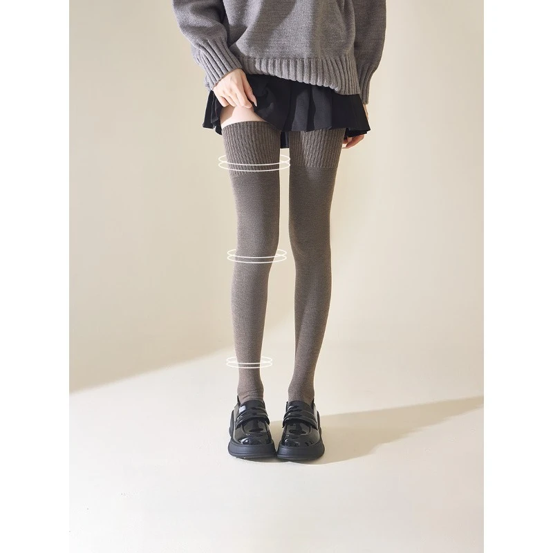 

A Pair of Long Tube Women's Knee Socks Look Slimmer in Autumn and Winter Anti Slip Knee Pads