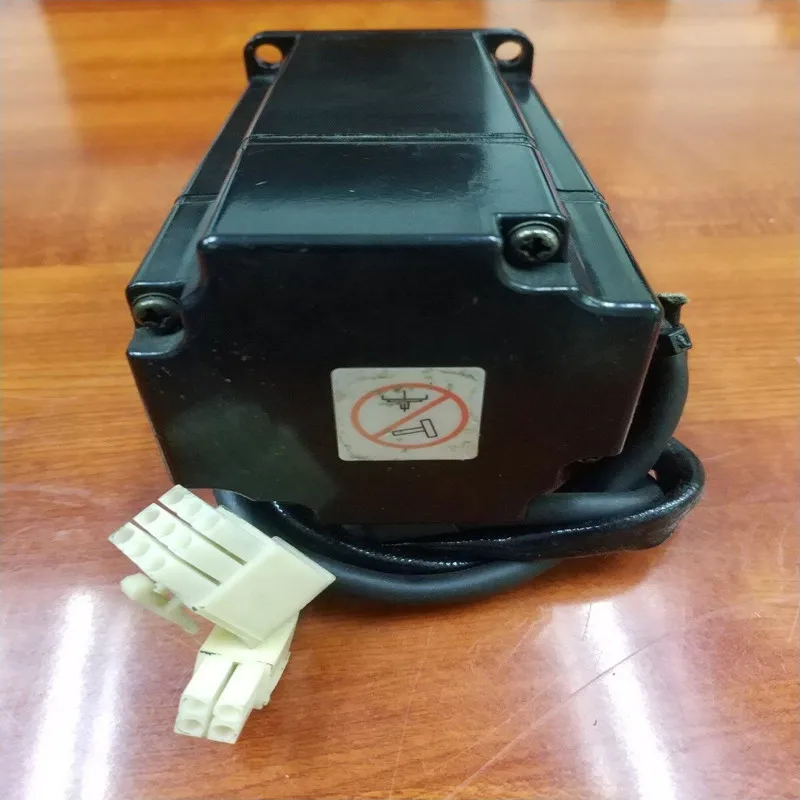 Servomotor SGM-04A314 en buenas condiciones en stock