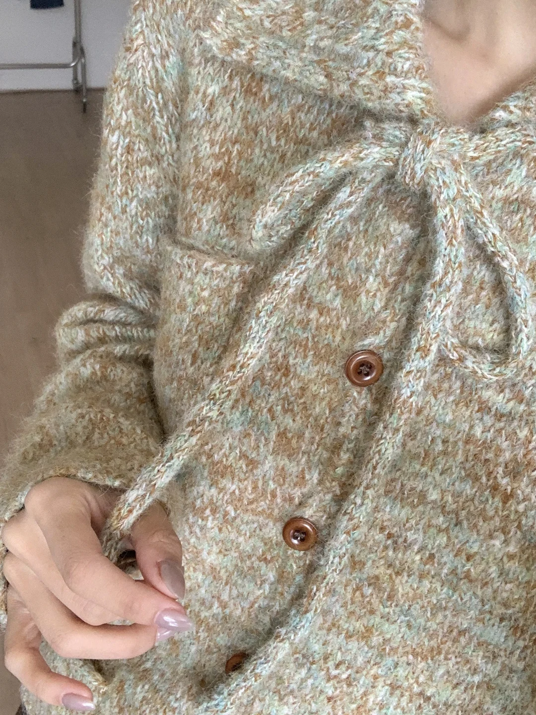 Мягкий вязаный свитер с кетами. Винтажный вязаный простой воротник с поясом. Открытый кардиган на одной пуговице. Свободный крой. Длинный топ све.