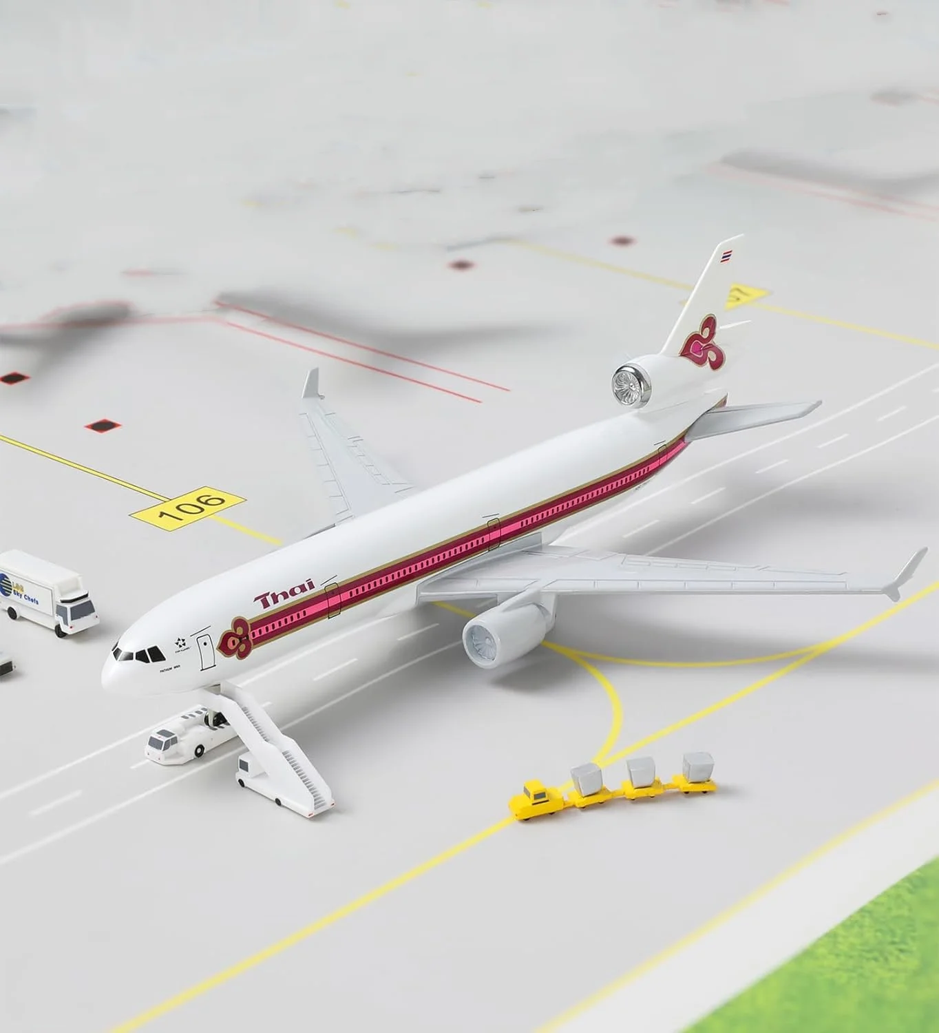 MD11 THAI Airlines Model Airplane diecast 20cm Alloy Metal Model kit for adults Aircraft Model Landing Gears Collected Gift