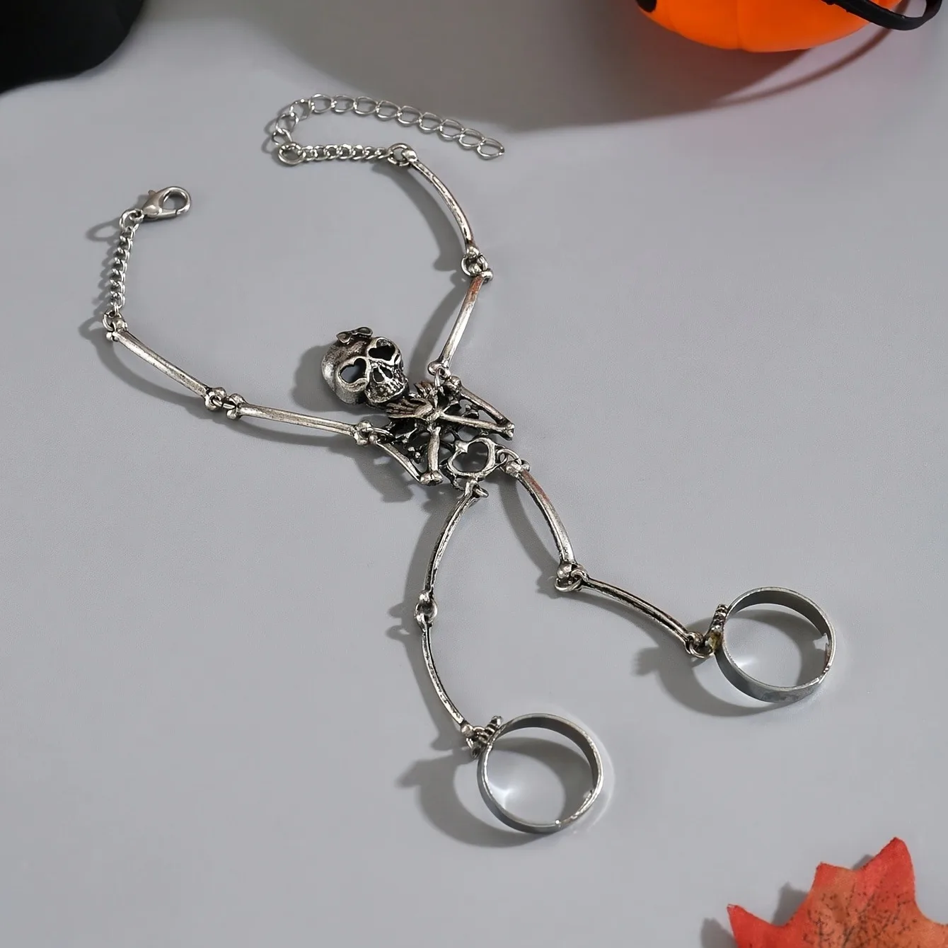 Retro Gothic punk-style skull bracelet, the perfect choice for Halloween decoration parties, trick or treat, Halloween gift