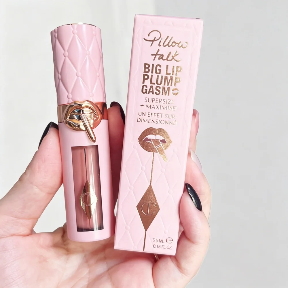 Image of Neuer Charlotte Tilbury Foundation Highlighter Stick zum Aufhellen, Feuchtigkeitspflege, Abdecken und Lipgloss für hydratisierenden Spiegelglanz.
