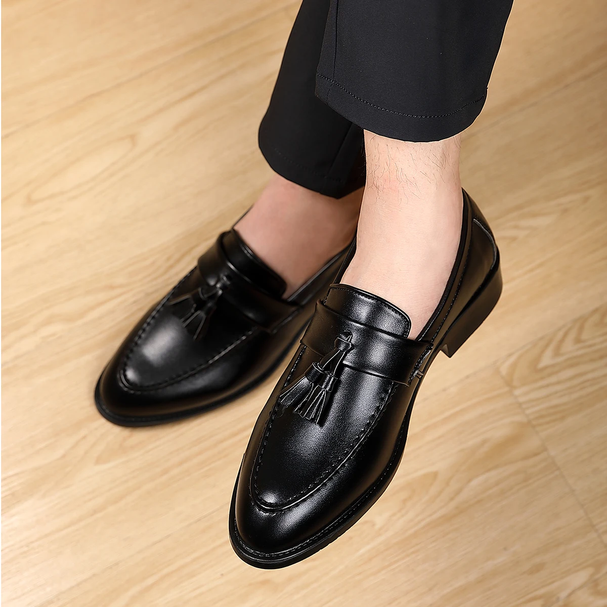 Men Casual Shoes Breathable Designer Leather Loafers Business Office Shoes For Men Driving Moccasins Comfortable Tassel