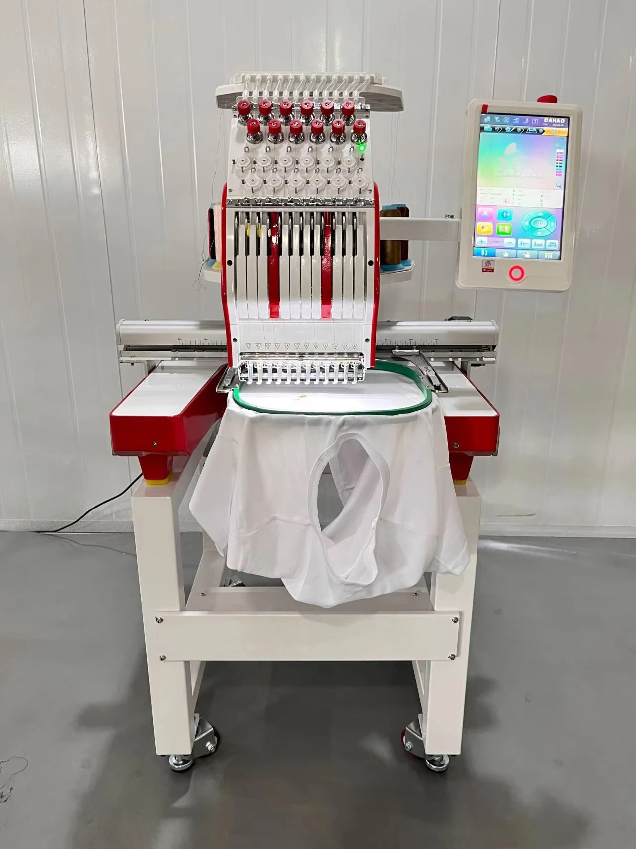 Yeshi Customize Colors and Logo 16 Languages Multi Needles Automatic Computerized Embroidery Machine