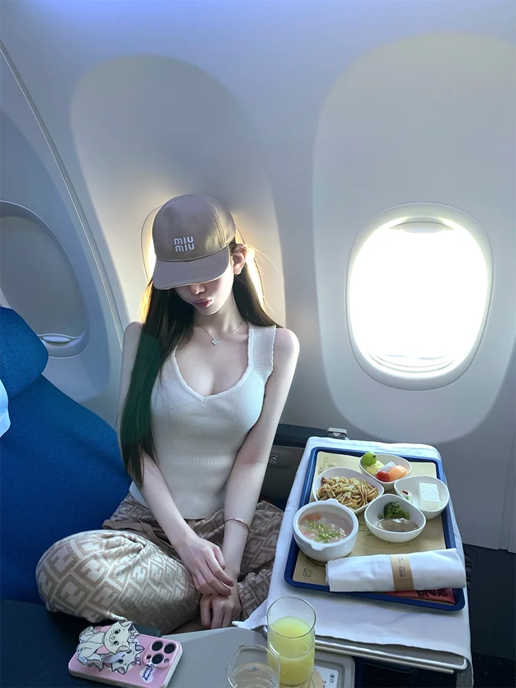 

Вязаный топ-жилет с V-образным вырезом и эффектом похудения от Jiajia Not round Cloud Deep Tea White Pure Desire