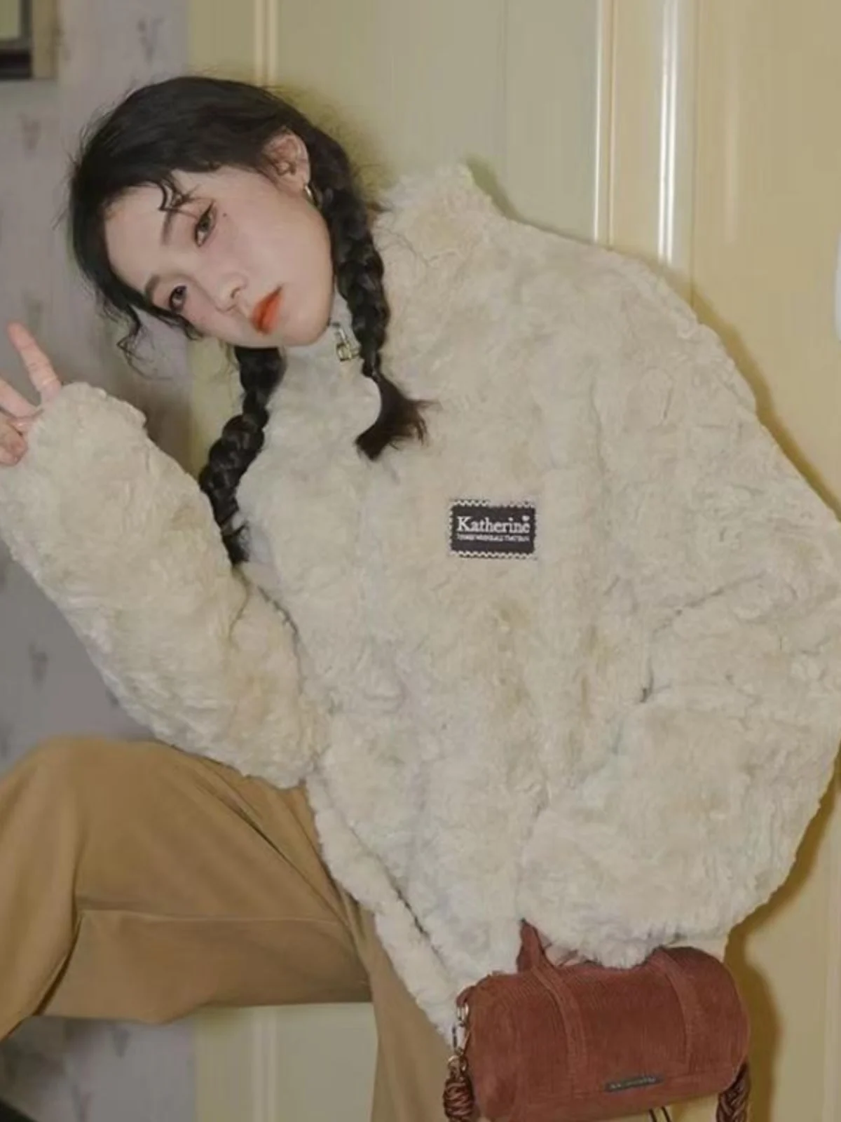 

Женская зимняя куртка на флисовой подкладке с молнией, свободного кроя, с воротником-стойкой, меховое пальто, корейский стиль, большие размеры, верхняя одежда для похудения