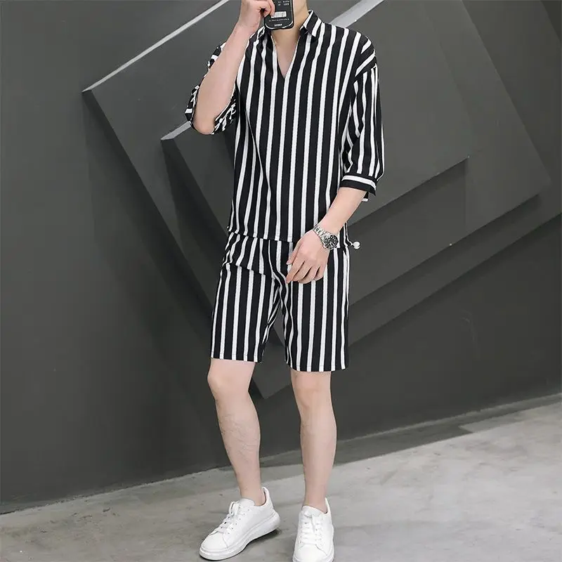 

Мужской комплект: рубашка свободного кроя в полоску и брюки, летний уличный стиль 2026, модный повседневный легкий костюм из смесового хлопка