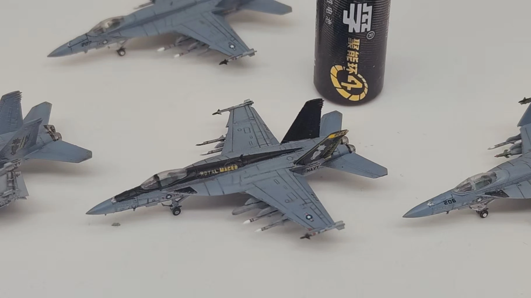 高品質-350海軍f8eスーパーホーネット完成済み航空機模型、子供と大人のためのコレクタブル玩具、船舶模型シミュレーション