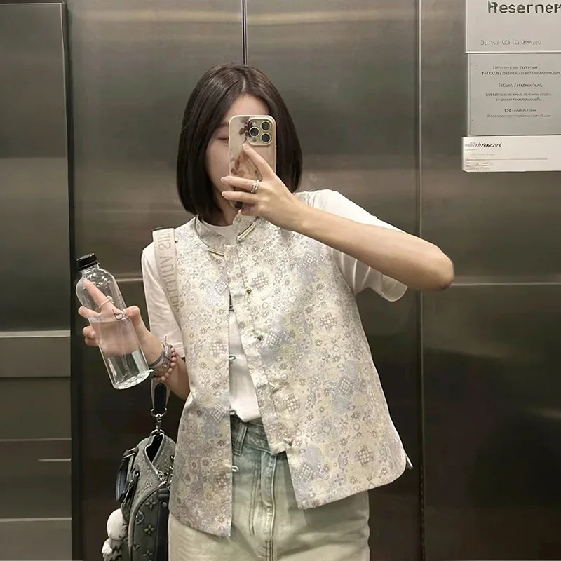 

Ele Lady's Vest 2025 Early Spring New Sle e Embroidered Button Turn-down Collar Classic Retro Women's Sweater Vest