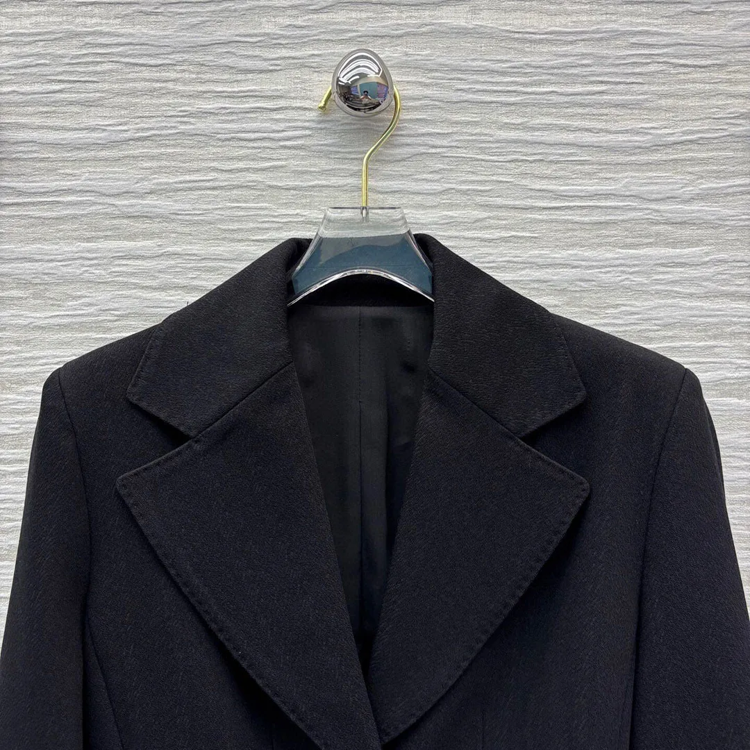 2025 New Fashion Bottoni dorati Giacca Blazer Nero con intaglio Manica lunga Indietro Croce Lace-up Slim Fit High Street Novità Cappotto da abito