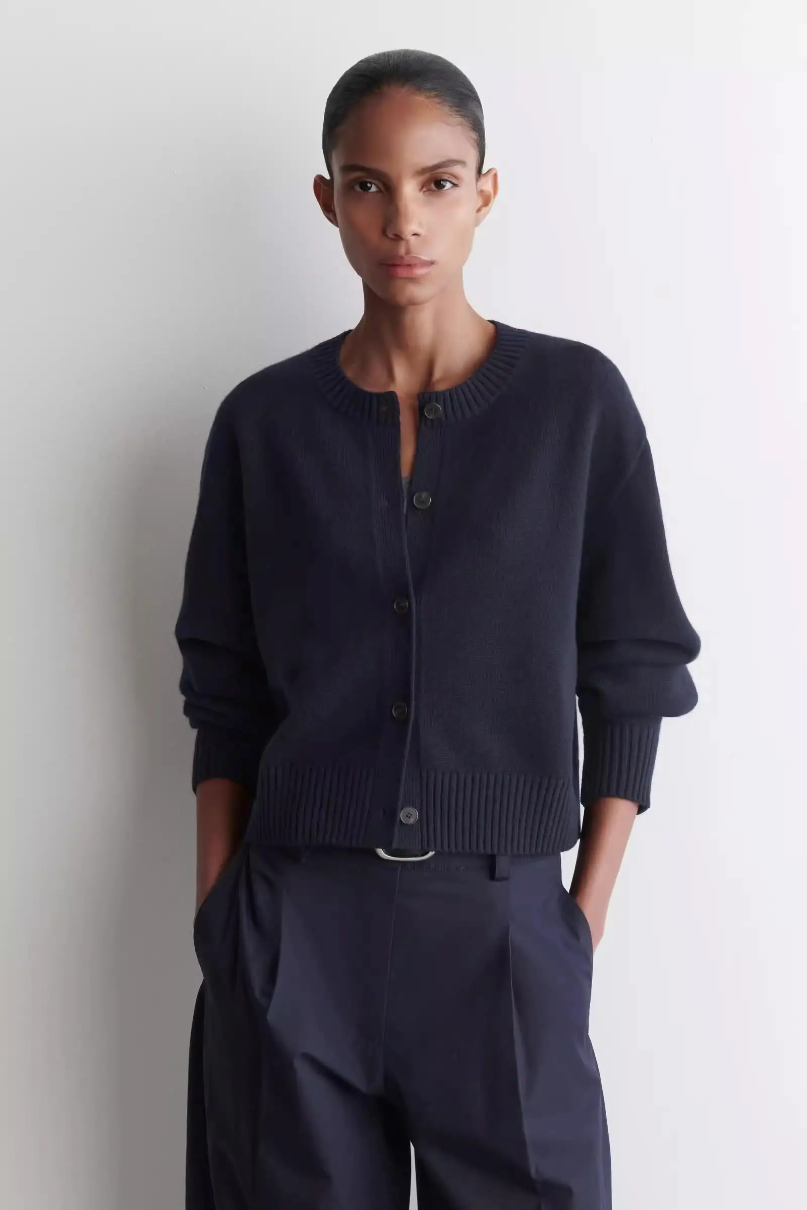 

Ethereal MD 2025 cos autumn new style of Ladies' casual and fashionable standard style blended navy blue knitted cardigan