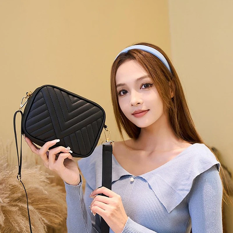 

Fashionable Women's Wide Shoulder Strap Small Crossbody Bag Classic PU Leather Zipper Shoulder Bag Mobile Phone Bag