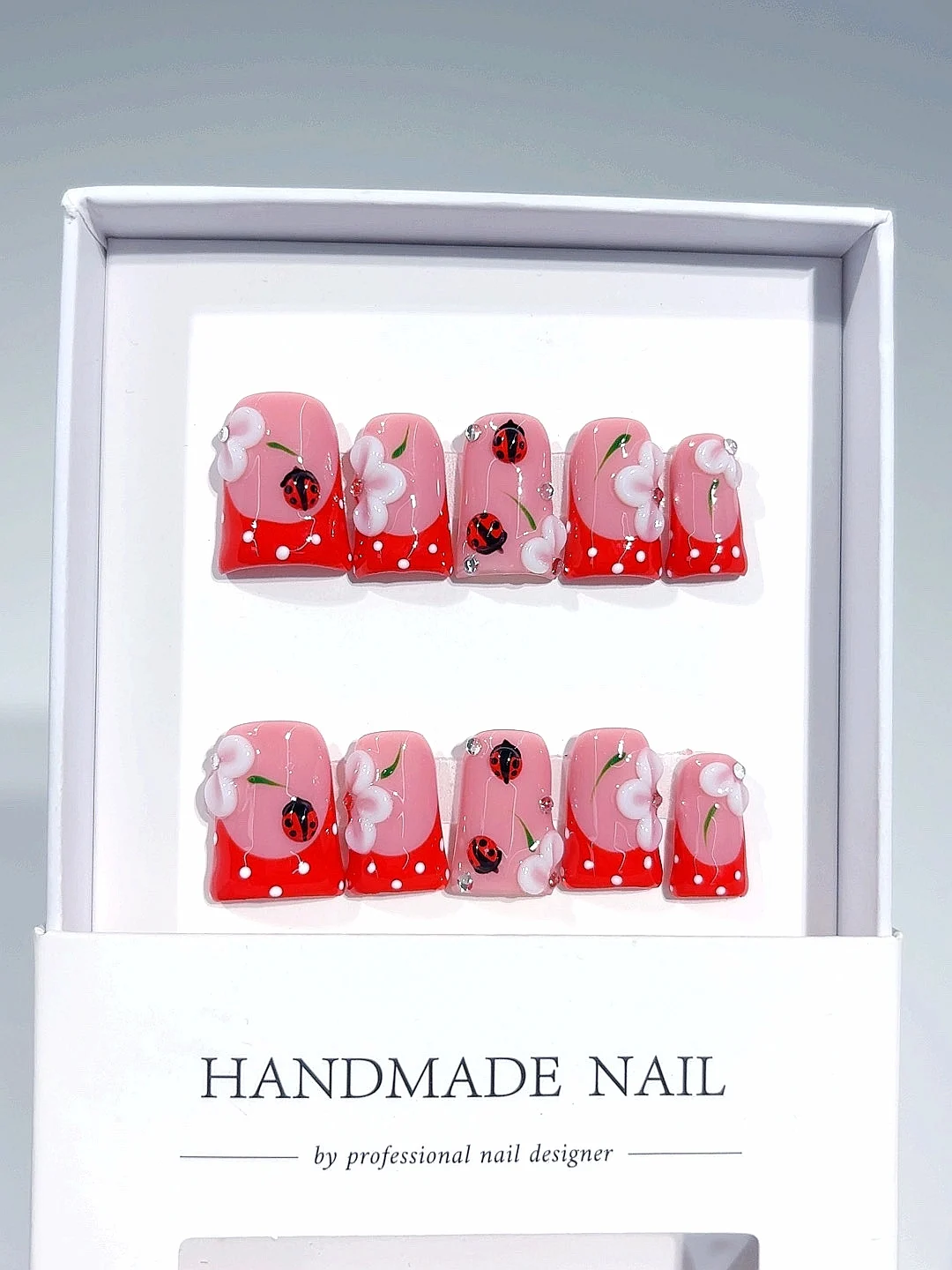 Coccinelle rose et rouge fleur 3D bec de canard presse sur les ongles, ensemble de faux ongles faits à la main pour les femmes (10 pièces) L289