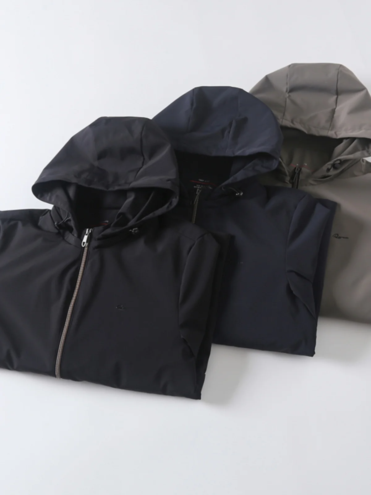 

Высококачественная мужская ткань из молочного шелка, весенне-осенняя противоветровая куртка с капюшоном, молодежная устойчивая к морщинам верхняя одежда, подставка Fai...